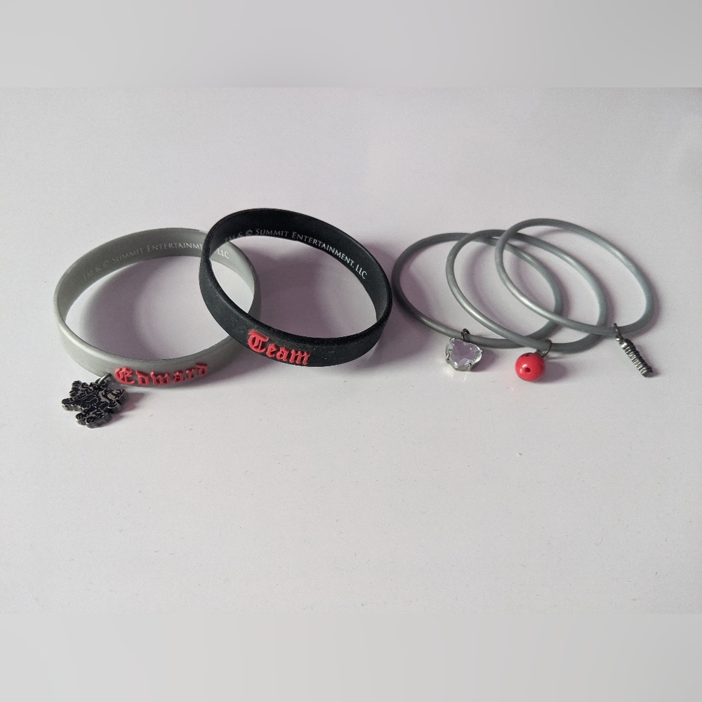 Twilight/Team Edward Rubber Bracelets Set